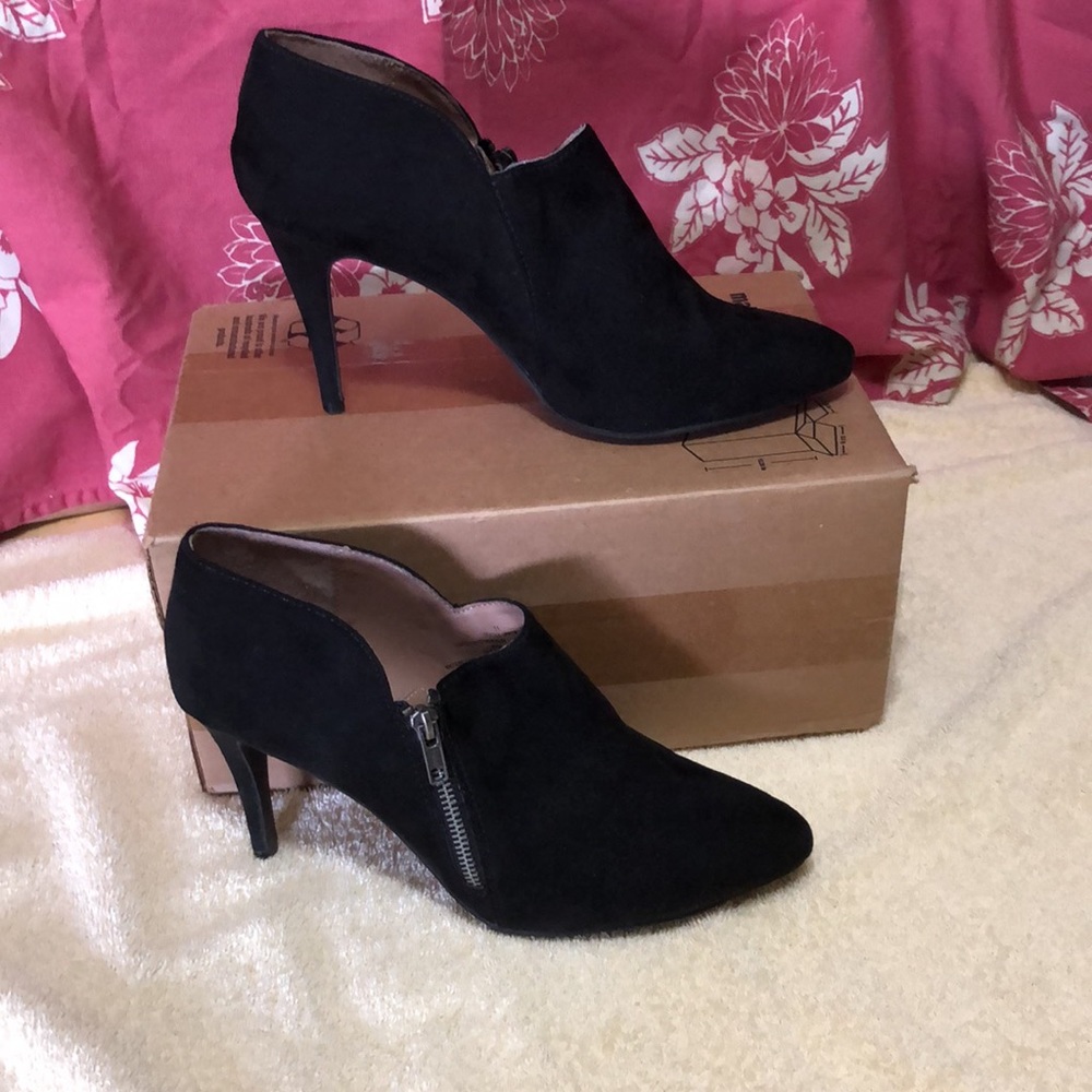 Mossimo Supply Co Womens Sz 11 Black Faux Suede Heeled Side Zip Shoe 4” …